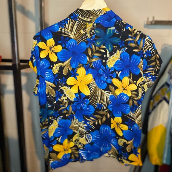 Appàrenza Vintage Blue & Yellow Floral Collared Button Down - Picture 2 of 3